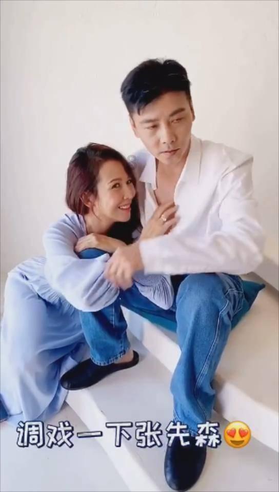 救援受困的小恐龙